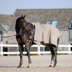 Sale 100% undyed natural sheep wool rug PURE by EQUITECT. Couvertures Cheval