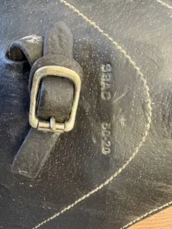 Bavette en cuir Sangles