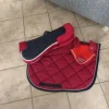 Ensemble rouge tapis, amortisseur et bonnet Tapis De Selle|Tapis De Selle