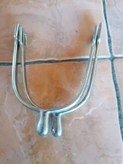 Hot Eperons Eperons|Éperons