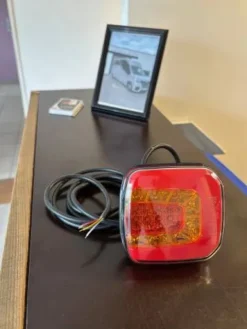 Discount Feu arrière à leds VL chevaux clignotant - 12/24 volts Pièces Détachées Van Et Camion