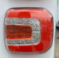 New Feu arrière à leds vl chevaux 12/24 volts - homologué r10 Pièces Détachées Van Et Camion