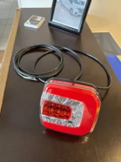 New Feu arrière à leds vl chevaux 12/24 volts - homologué r10 Pièces Détachées Van Et Camion