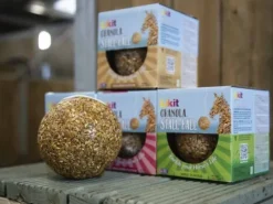 Hot Friandise en balle Stall Ball à accrocher  - Friandises|Bloc À Lécher / Pierre À Sel