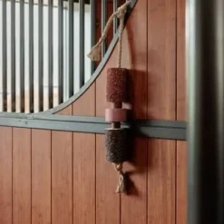 Discount Jouet en bois relaxant avec pierre à sel sammy - Kentucky Aménagement De L'Écurie·Jouets Pour Chevaux