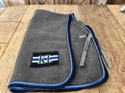 Discount SUPERBE COUVRE REINS EN LAINE Couvre-Reins