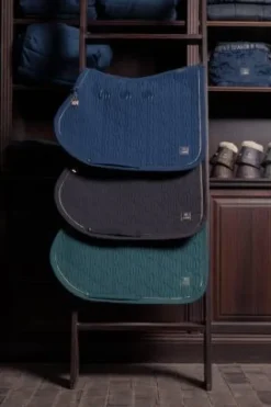 Hot Tapis de selle SOFTSHELL EMBLEM Heritage 2024 - Tapis De Dressage|Tapis De Cso