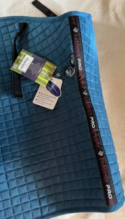 Best Tapis Suede GP Square LeMieux taille L Neuf Tapis De Cso|Tapis De Selle