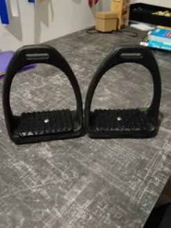 Étriers noirs Etriers Et Accessoires