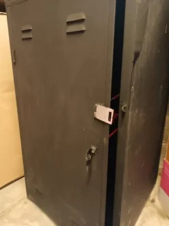 Hot un casier en métal d'équitation á vendre Rangement De La Sellerie·Armoires De Sellerie