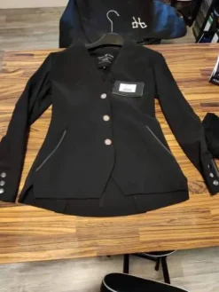 Clearance VESTE E FEMME NEUVE Femme La Cavalière En Concours|La Femme En Concours